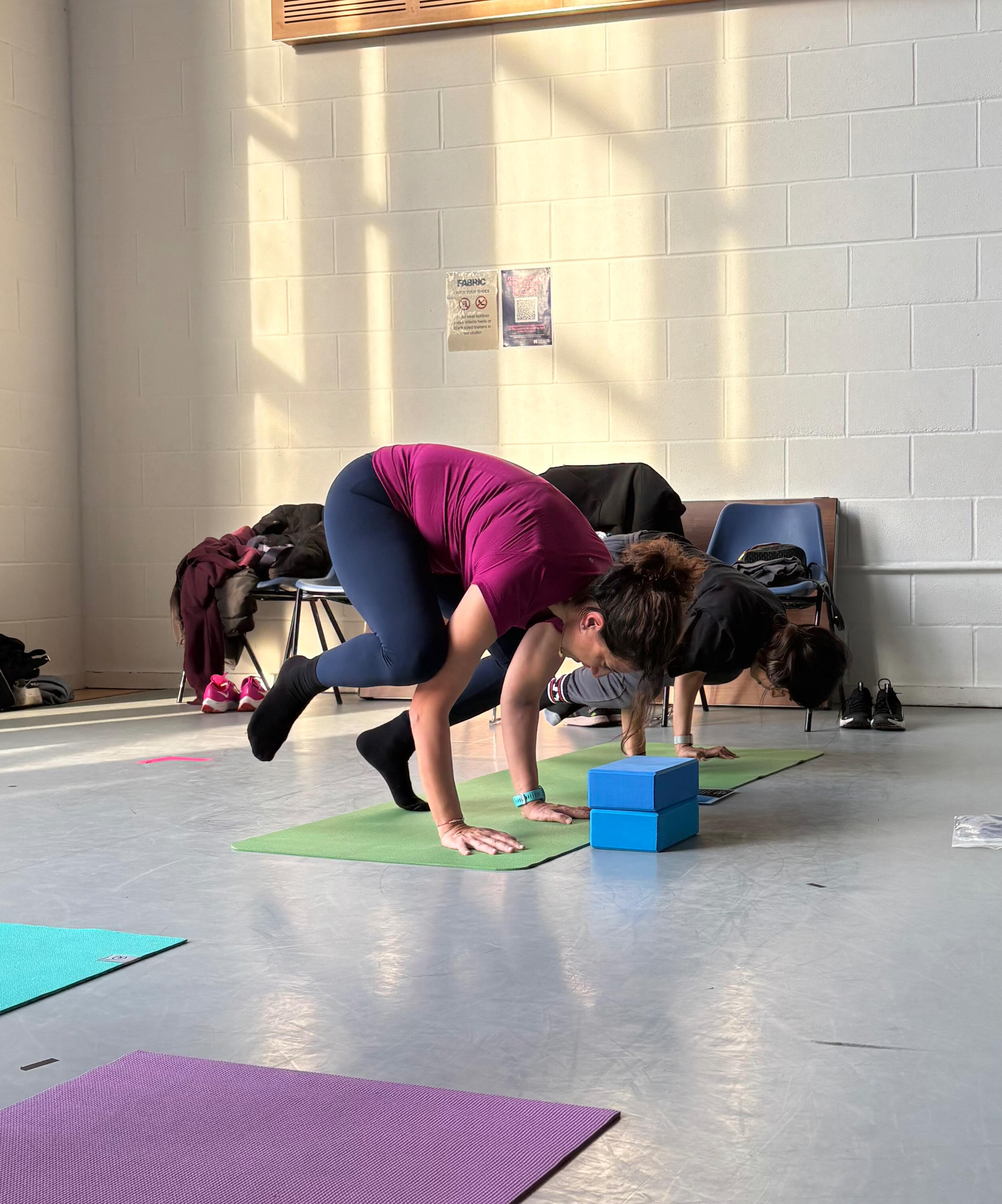 Handstand gallery image 8